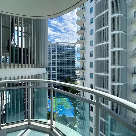 2Br Condo Azure Netflix, Karaoke & Board Games